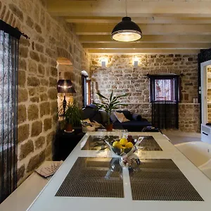 Capo Family & Capo -old Town-parking Appartement