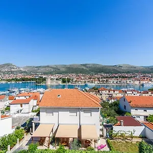 3* Pensión Carija